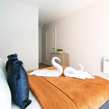 Apartamento 2 Bed 2 Bath Lux - Bullring - Free Wifi & Netflix - Contractors - Sleeps 6 *