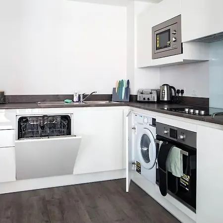 2 Bed 2 Bath Lux - Bullring - Free Wifi & Netflix - Contractors - Sleeps 6 Apartamento *